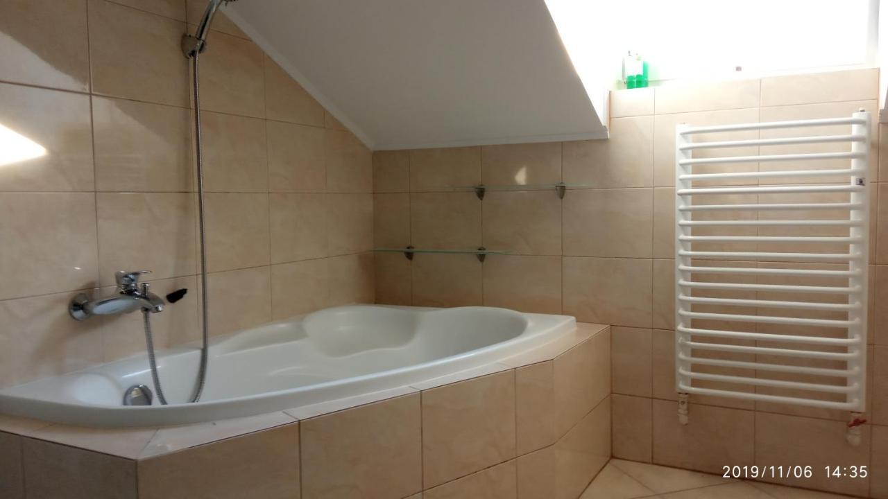 Apartament W Domu Na Wsi โทมาสโชว ลูเบลสกี ภายนอก รูปภาพ
